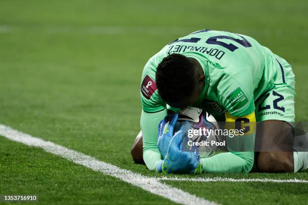 Alexander Dominguez holds the ball during a match between Chile and Ecuador as part of FIFA World Cup Qatar 2022 Qualifiers at San Carlos de...