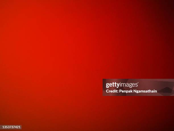 dark red color background gradient color paint space for copy write rough texture material - vermelho imagens e fotografias de stock