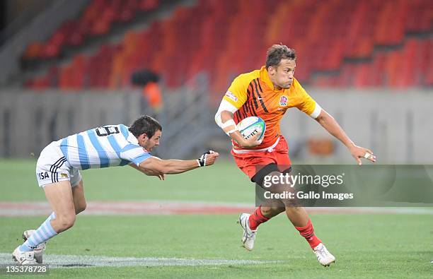Gonzalo Gutierrez Taboada of Argentina and Chris Cracknel of England during the match between England and Argentina on day one of the 2011 IRB South...