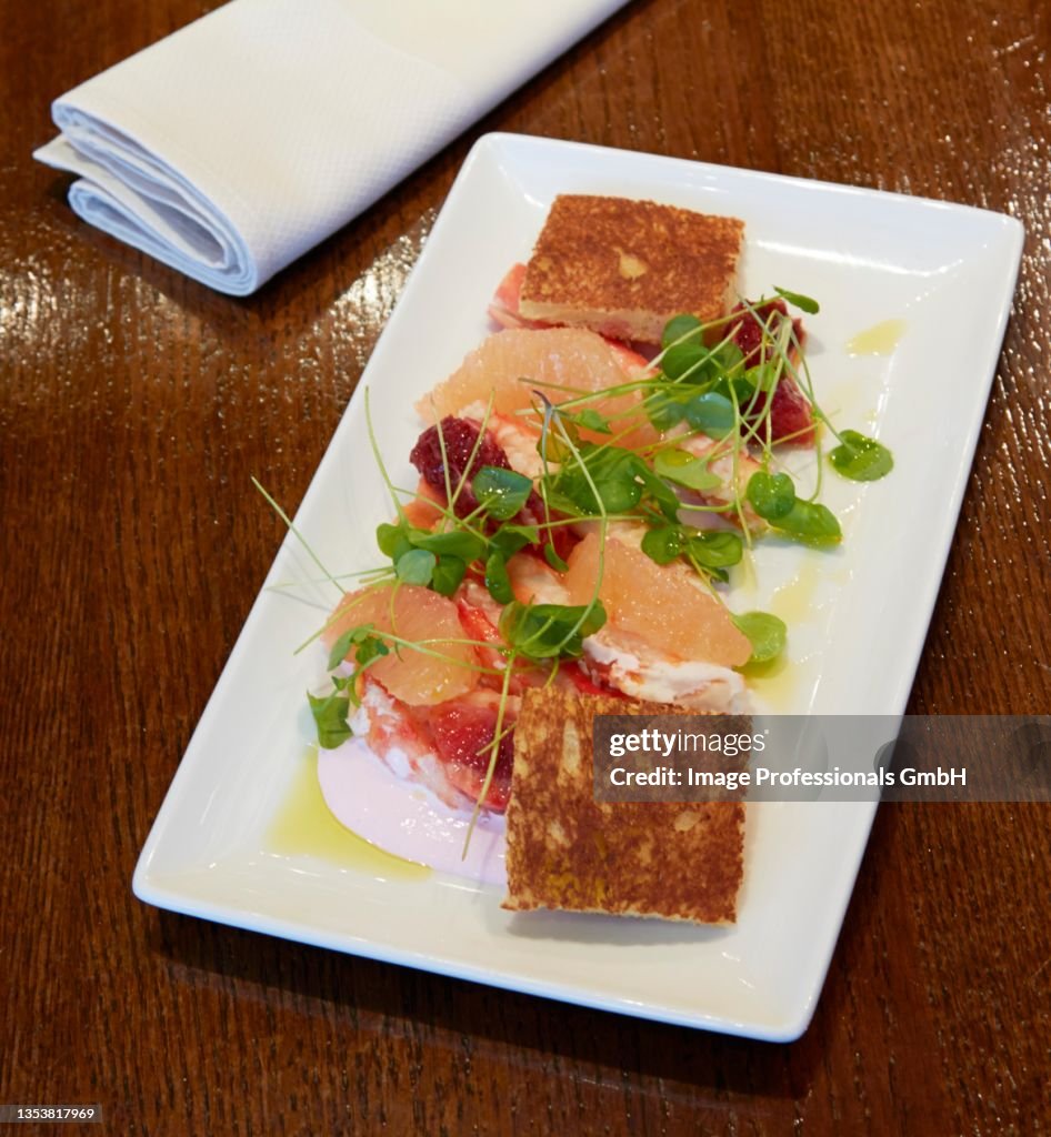 King crab salad with grapefruit and winter purslane