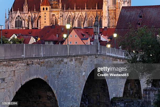germany, bavaria, upper palatinate, regensburg, view of cathedral with stone bridge on danube river - regensburg stock-fotos und bilder