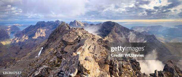 cresta di cuillin - cuillins foto e immagini stock