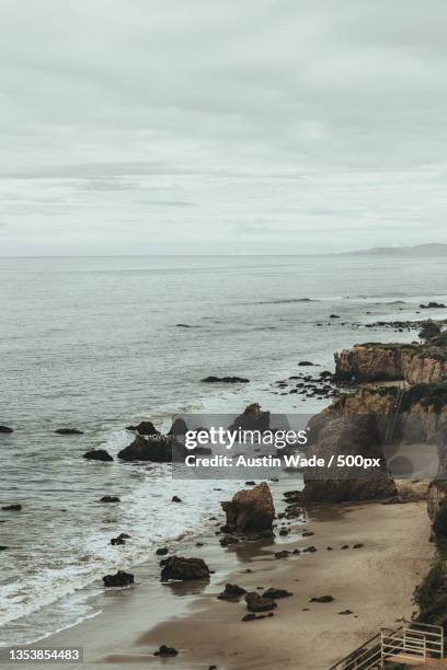 scenic view of sea against sky,malibu,california,united states,usa - malibu stockfoto's en -beelden