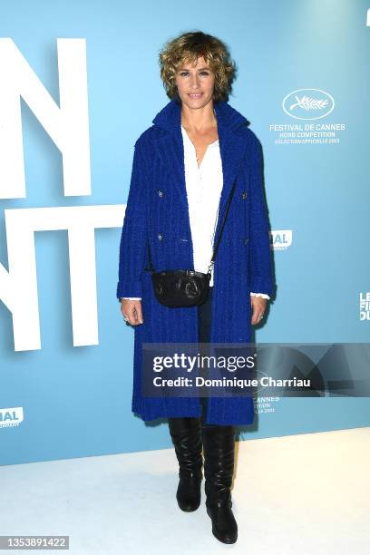 Cécile de France attend the "De Son Vivant" premiere at Le Pathé Wepler on November 17, 2021 in Paris, France.