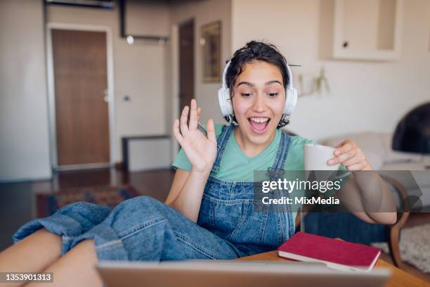 portrait of a young, happy  freelancer working at her home office - resourceful bildbanksfoton och bilder