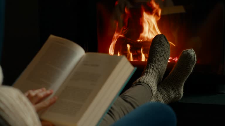 https://media.gettyimages.com/id/1353905159/video/woman-opens-and-reads-book-relaxing-at-fireplace-in-cozy-room-at-winter-night.jpg?b=1&s=640x640&k=20&c=d7k7qZbu2GoTfeYbn_vf5Al3dcogZIwdGLjvb-ZaApc=