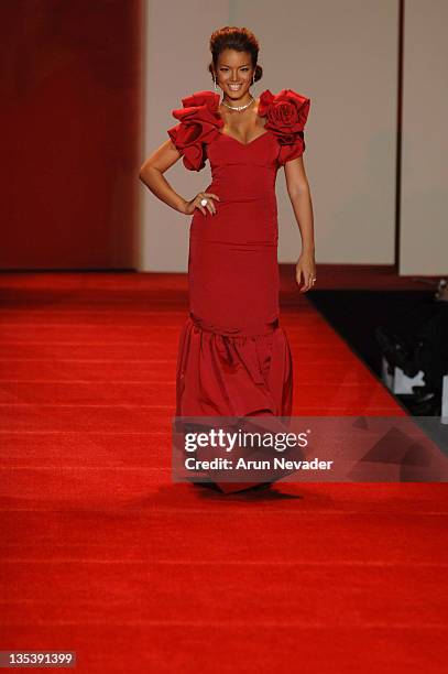 Zuleyka Rivera Mendoza, Miss Universe, wearing Gustavo Cadile during Heart Truth Red Dress Fall 2007