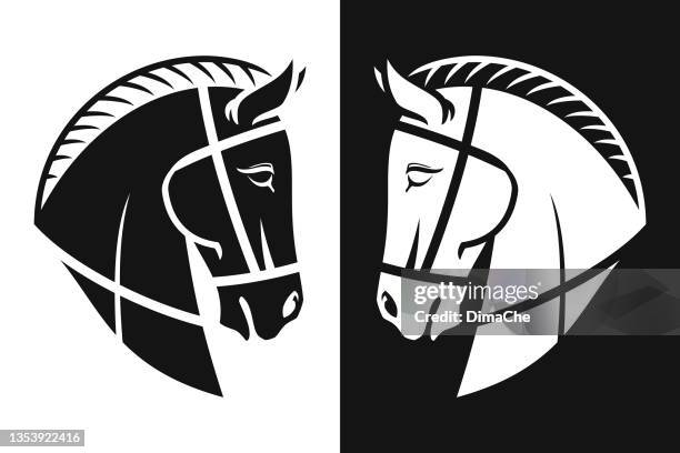 pferdekopf in pferdezaumzeug - ausgeschnittene silhouette - rennpferd stock-grafiken, -clipart, -cartoons und -symbole