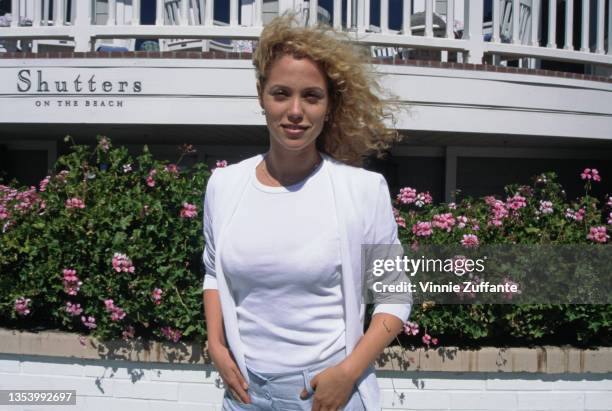 American actress Elizabeth Berkley, wearing a white t-shirt beneath a white cardigan, at the Shutters on the Beach hotel on the beachfront in Santa...