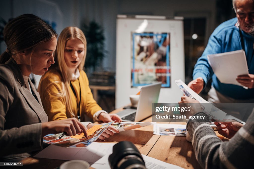 Journalists on late meeting