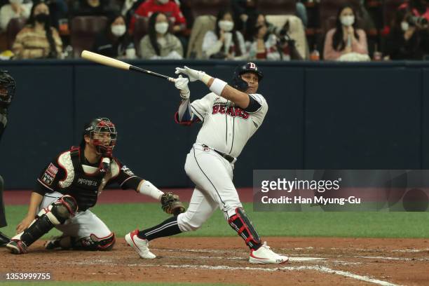 Infilder Jose Fernandez of Doosan Bears hits two RBI single to make the score 6-3 in the bottom of the sixth inning during the Korean Series Game 4...
