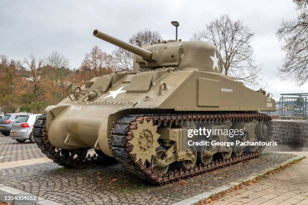 fully restored medium m4 sherman tank - world war ii museum stock pictures, royalty-free photos & images