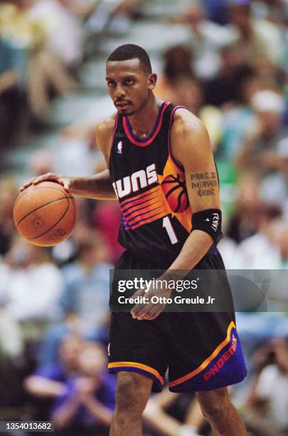 Anfernee Hardaway, Shooting Guard for the Phoenix Suns dribbles the basketball down court during the NBA Midwest Division basketball game against the...