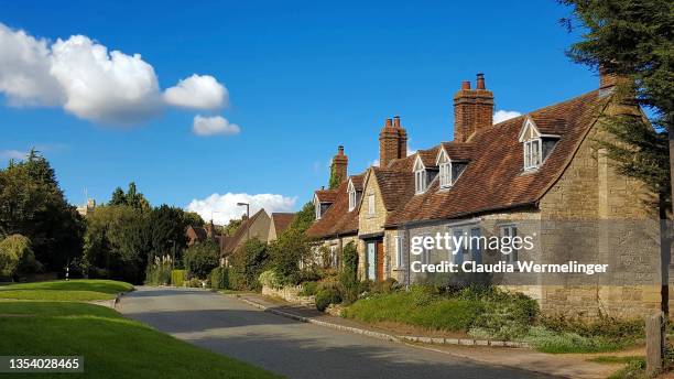 english almshouses - cottage ストックフォトと画像