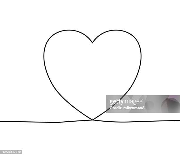 single line drawing of a heart - doodle gifts stockfoto's en -beelden