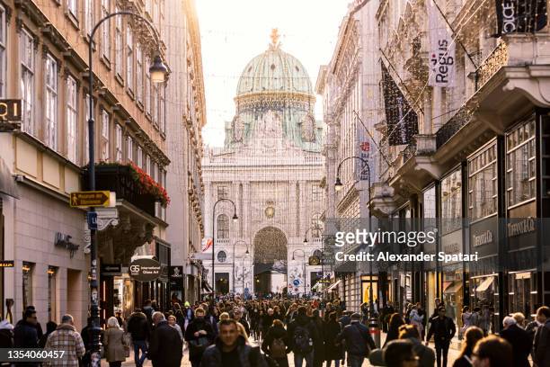 crowds of people at kohlmarkt shopping street in vienna, austria - hofburg wien stock pictures, royalty-free photos & images