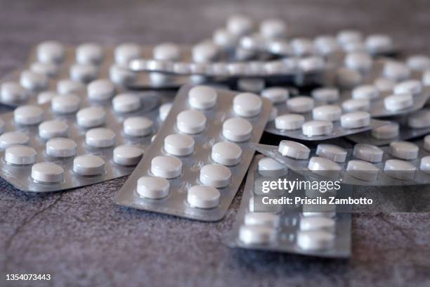 pill - medicine packs - painkiller stock pictures, royalty-free photos & images