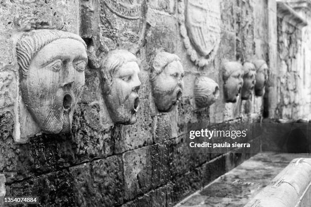 caños de san francisco fountain - sculpture foto e immagini stock