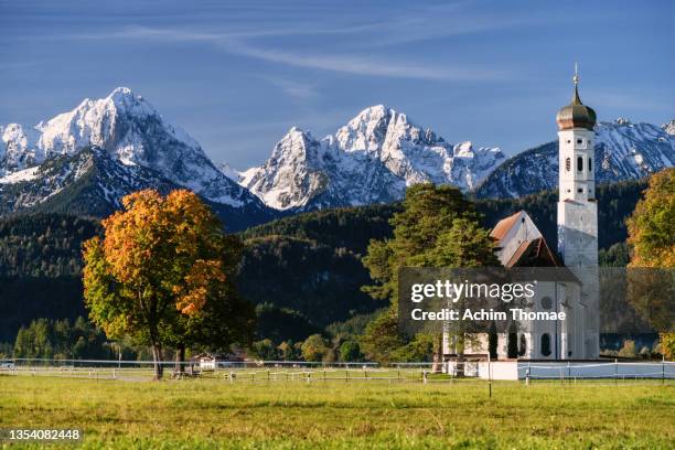 st. coloman church, schwangau, bavaria, germany - bavarian alps stock-fotos und bilder