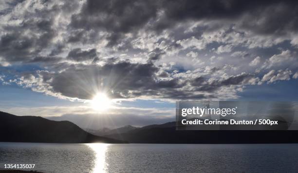 scenic view of lake against sky during sunset - corinne paradis - fotografias e filmes do acervo