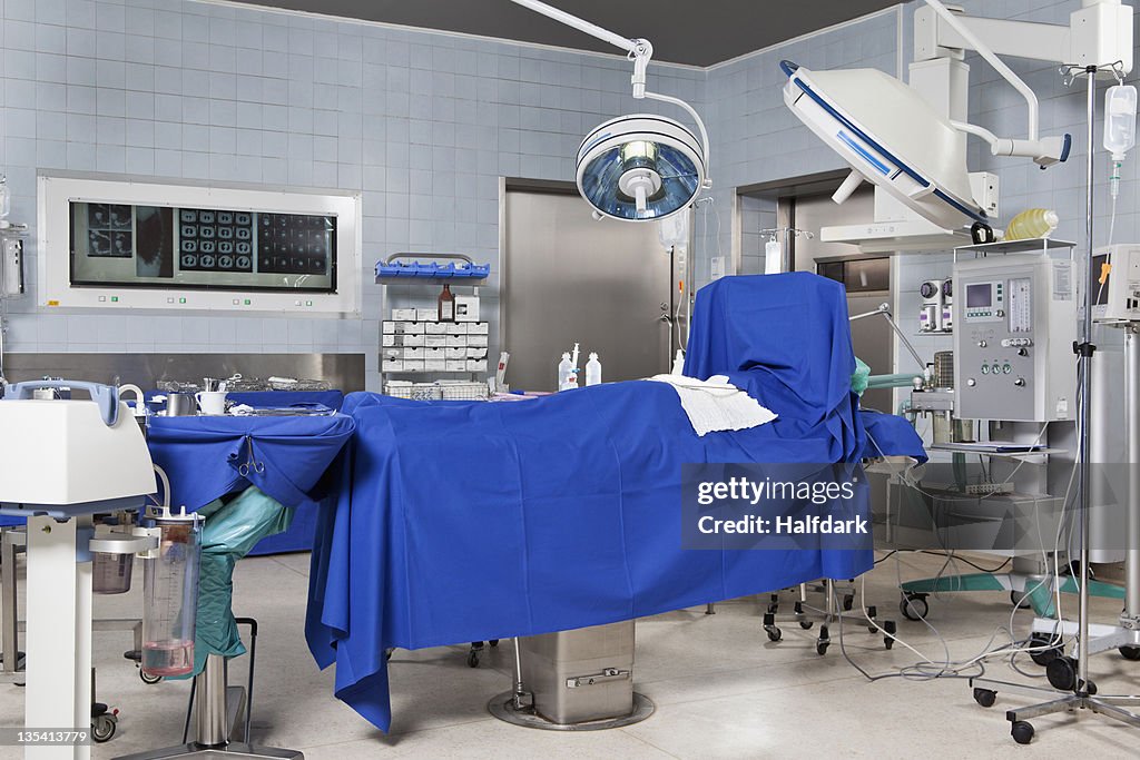 Une salle d'opération dans un hôpital