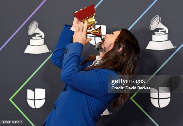 Best Pop/Rock Album award winner Juanes poses in the press room during The 22nd Annual Latin GRAMMY Awards at MGM Grand Garden Arena on November 18,...