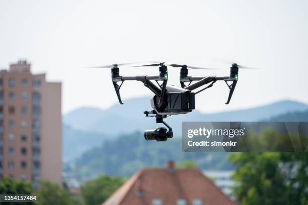 close-up of drone with camera - veículo aéreo não tripulado imagens e fotografias de stock
