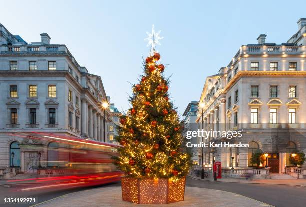 christmas in london - stock photo - picadilly lights stock-fotos und bilder