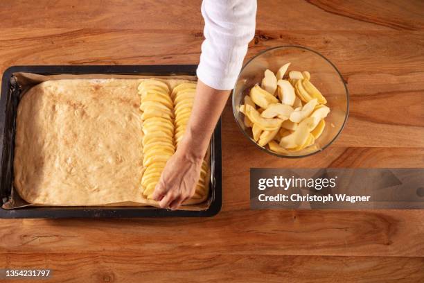 backen - apfelkuchen - apfelkuchen stockfoto's en -beelden