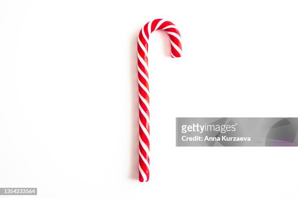 close up of candy cane isolated on white background - candy cane 個照片及圖片檔