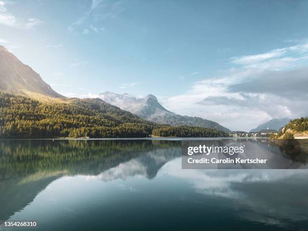 reflection on the mountain lake - switzerland lake stock pictures, royalty-free photos & images