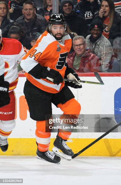 Nate Thompson of the Philadelphia Flyers skates against the Calgary Flames at the Wells Fargo Center on November 16, 2021 in Philadelphia,...