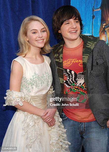 Annasophia Robb and Josh Hutcherson during "Bridge to Terabithia" Los Angeles Premiere - Arrivals at El Capitan Theater in Hollywood, California,...