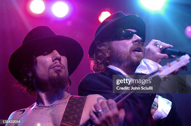 Dave Navarro and Leif Garrett at the DKNY//Jeans Presents Vanity Fair In Concert to benefit the Step Up Women's Network.