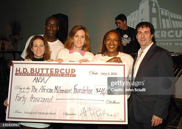 Michael Jace, Catherine Dent, CCH Pounder and Cathy Cahlin Ryan of Team Keyes European, winners of the celebrity scavenger hunt and Evan Cole,...