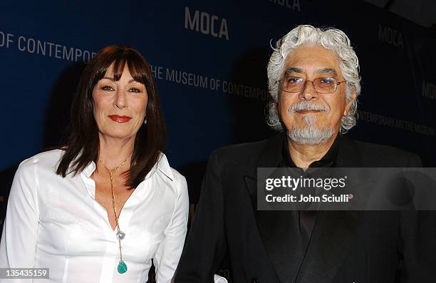 Anjelica Huston and Robert Graham during MOCA Celebrates 25 Years Of Groundbreaking Art Achievements - Red Carpet at MOCA at The Geffen Contemporary...