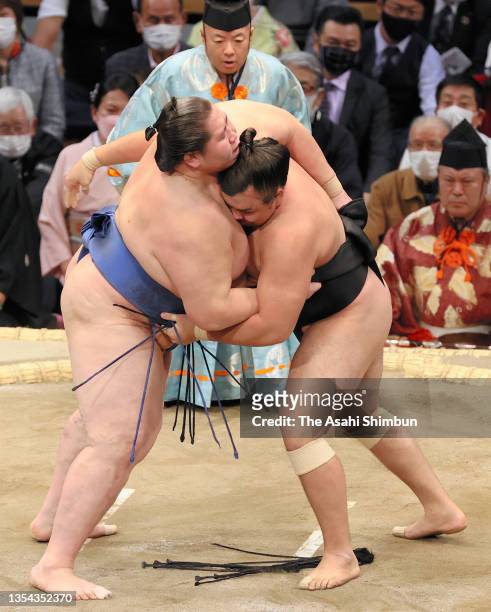 Komusubi Ichinojo and komusubi Kiribayama compete on day six of the Grand Sumo Kyushu Tournament at the Fukuoka Convention Center on November 19,...