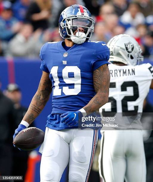 Kenny Golladay of the New York Giants in action against the Las Vegas Raiders at MetLife Stadium on November 07, 2021 in East Rutherford, New Jersey....