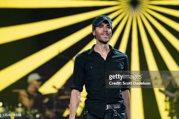 Singer Enrique Iglesias performs onstage at Staples Center on November 19, 2021 in Los Angeles, California.