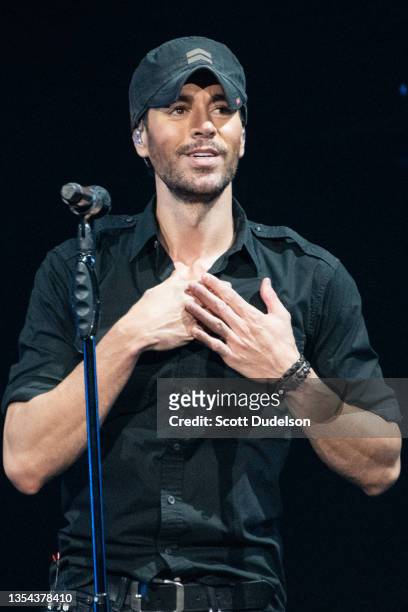 Singer Enrique Iglesias performs onstage at Staples Center on November 19, 2021 in Los Angeles, California.