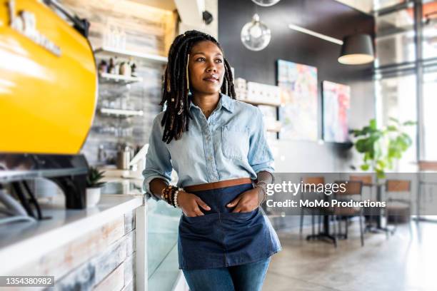 portrait of female coffeeshop owner in coffeeshop - lifestyle hotel stock-fotos und bilder