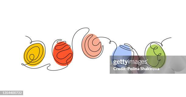 ilustrações de stock, clip art, desenhos animados e ícones de one line drawing of colored easter eggs. - domingo de páscoa