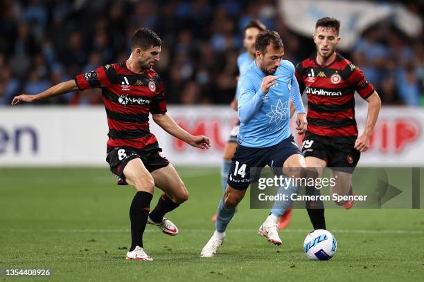 Adam Le Fondre of Sydney FC makes a break during the A-League match between Western Sydney Wanderers and Sydney FC at CommBank Stadium, on November...