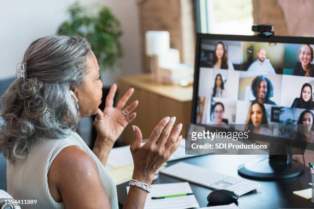 businesswoman gestures during video call - build presents heidi ewing rachel grady discussing the film one of us stockfoto's en -beelden