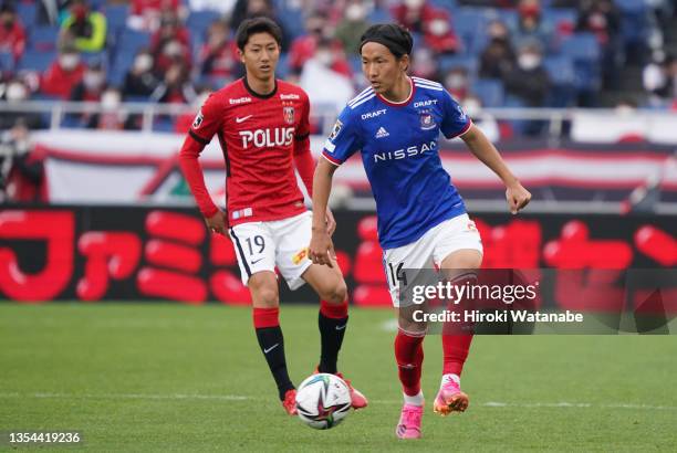 Daiki Kaneko of Urawa Red Diamonds and Jun Amano of Yokohama F.Marinos compete for the ball during the J.League Meiji Yasuda J1 36th Sec. Match...