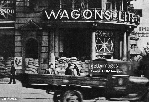 Entrance to the Bristol Hotel during the defense of Warsaw in September 1939.