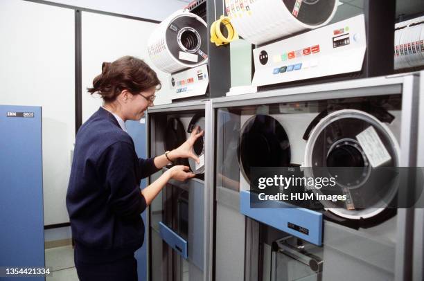 Ibm Computer Warning 11 Ibm 370 Photos & High Res Pictures - Getty Images