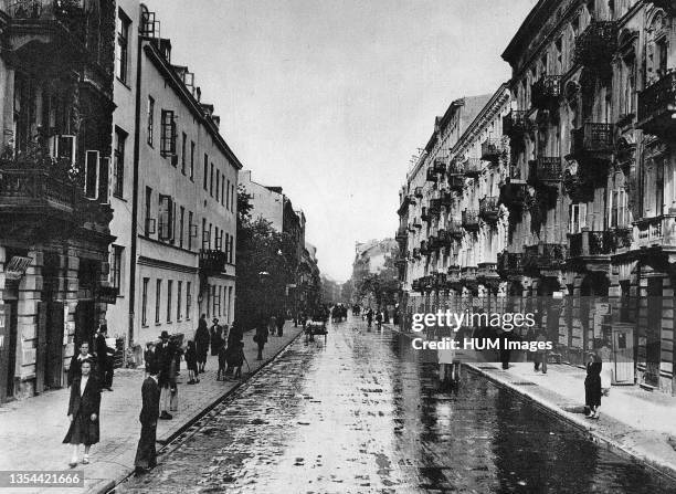 Nowolipki Street scene in Warsaw ca. 1935.