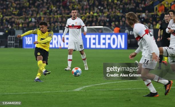 Donyell Malen of Borussia Dortmund scores the first goal during the Bundesliga match between Borussia Dortmund and VfB Stuttgart at Signal Iduna Park...