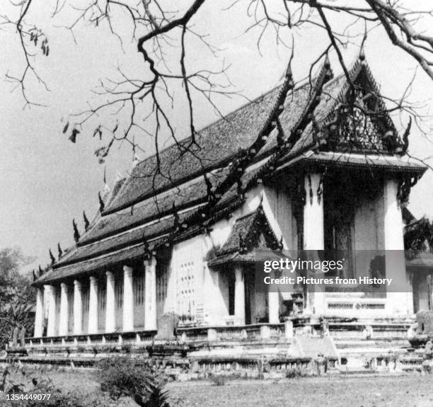 One of the few Siamese temples to have escaped destruction by the Burmese, Wat Na Phra Men was built during the Ayutthaya Period and is considered...